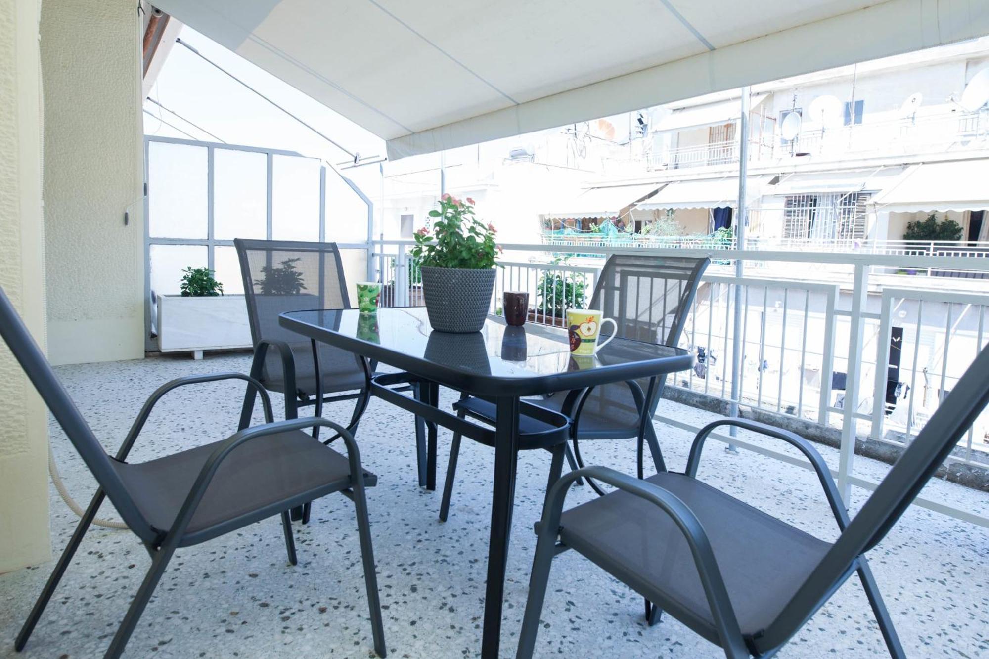 Modern 1 Bd Balcony Apt Near Metro In Kato Patisia Athen Exterior foto