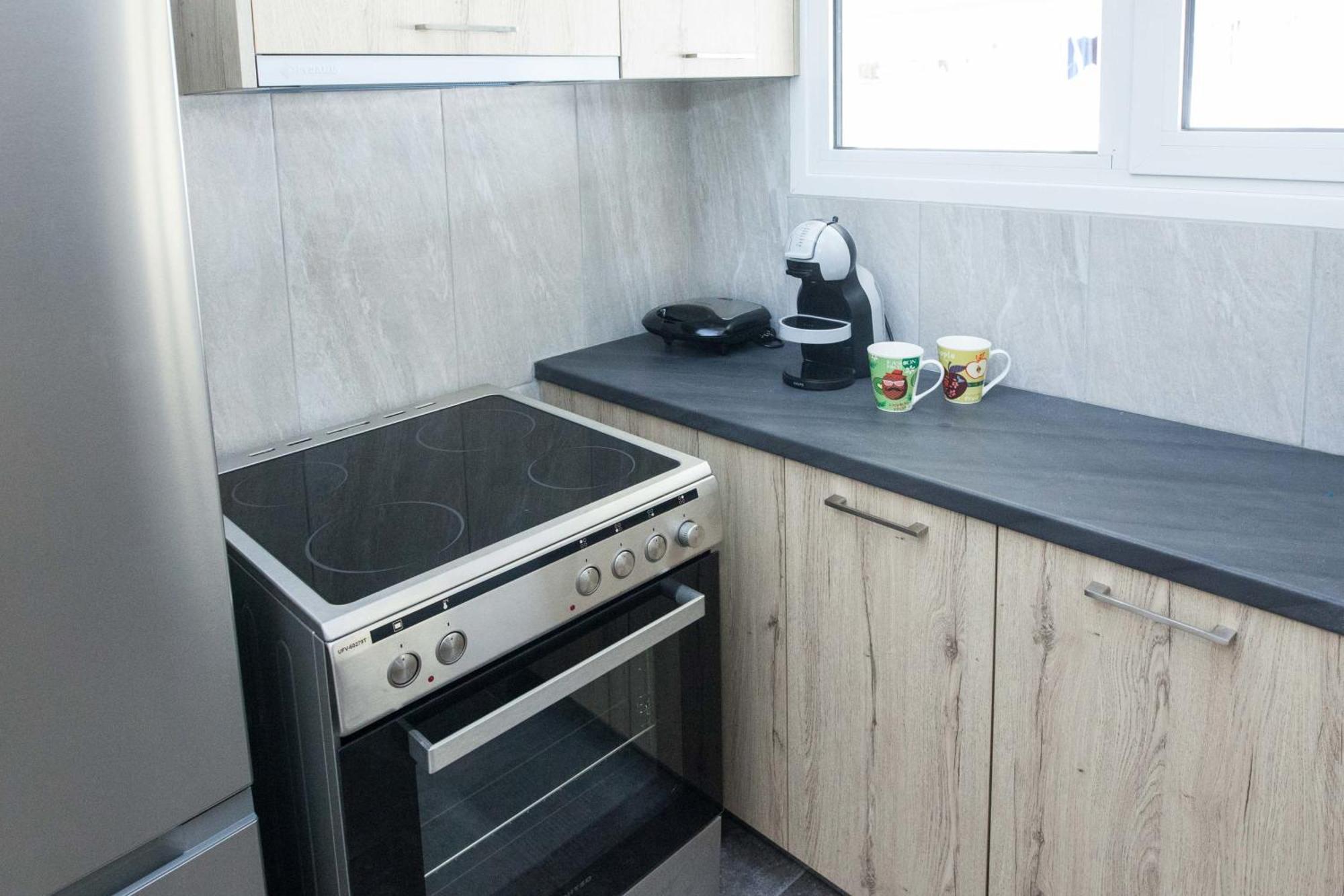 Modern 1 Bd Balcony Apt Near Metro In Kato Patisia Athen Exterior foto