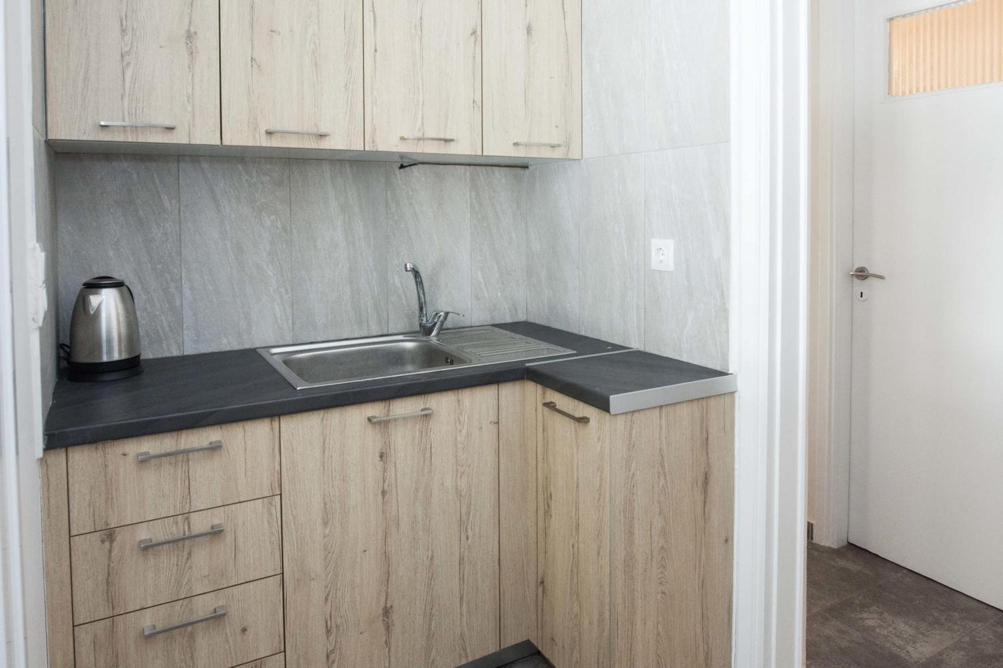 Modern 1 Bd Balcony Apt Near Metro In Kato Patisia Athen Exterior foto