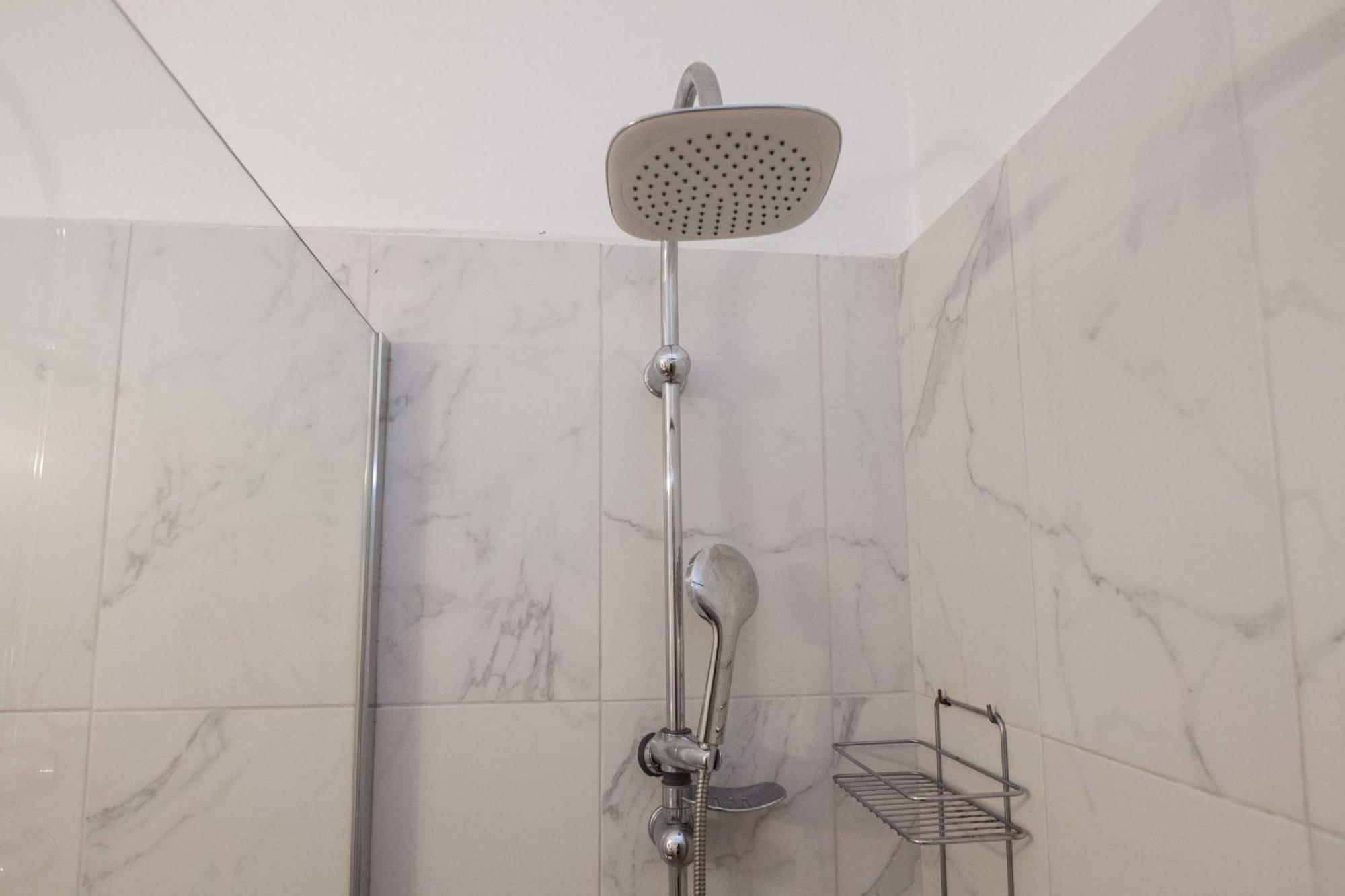Modern 1 Bd Balcony Apt Near Metro In Kato Patisia Athen Exterior foto