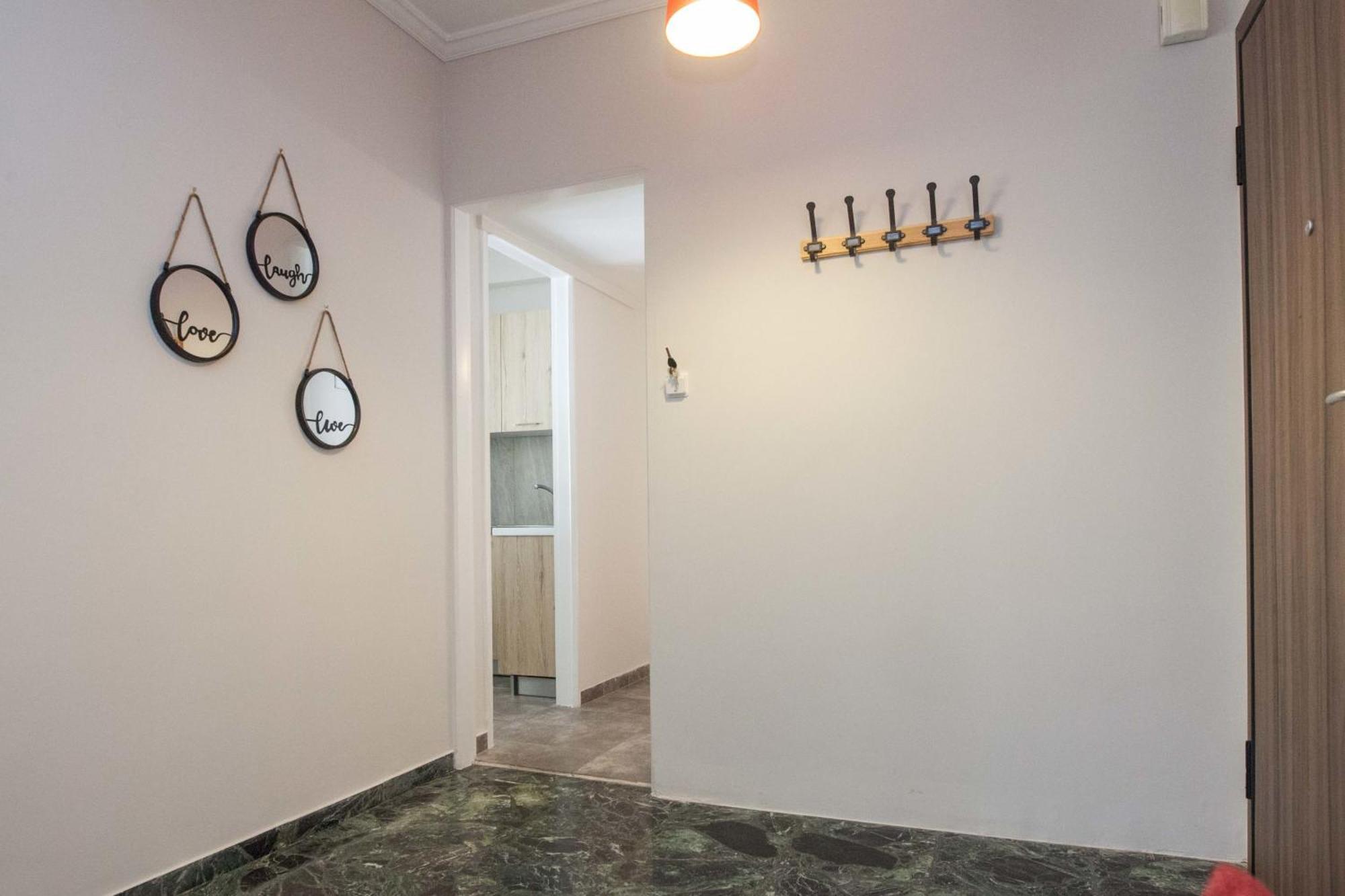 Modern 1 Bd Balcony Apt Near Metro In Kato Patisia Athen Exterior foto