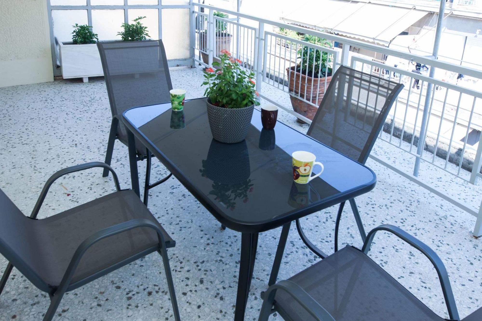 Modern 1 Bd Balcony Apt Near Metro In Kato Patisia Athen Exterior foto