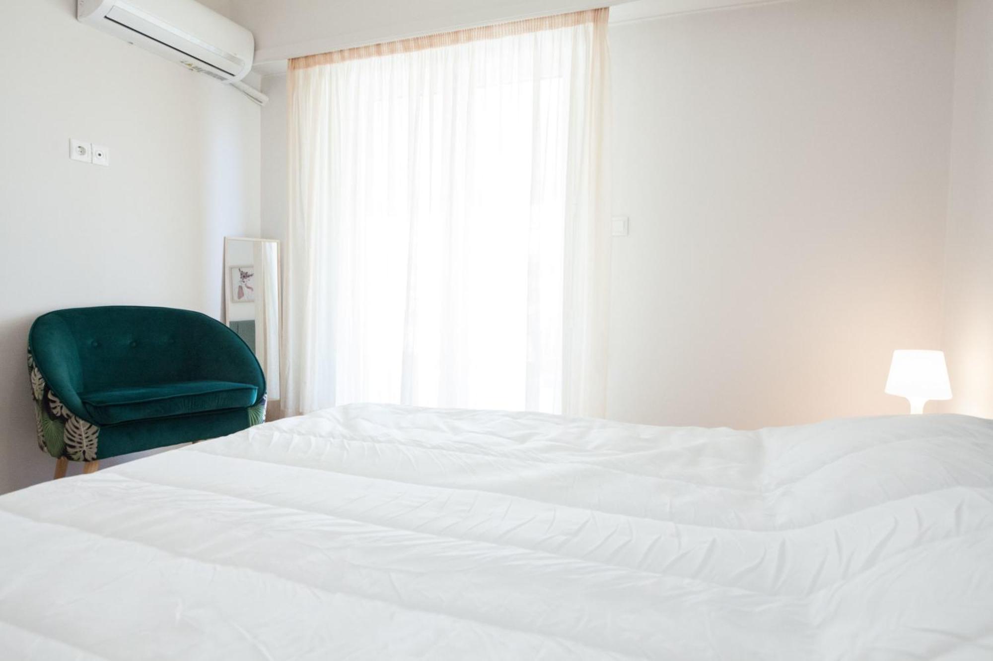 Modern 1 Bd Balcony Apt Near Metro In Kato Patisia Athen Exterior foto